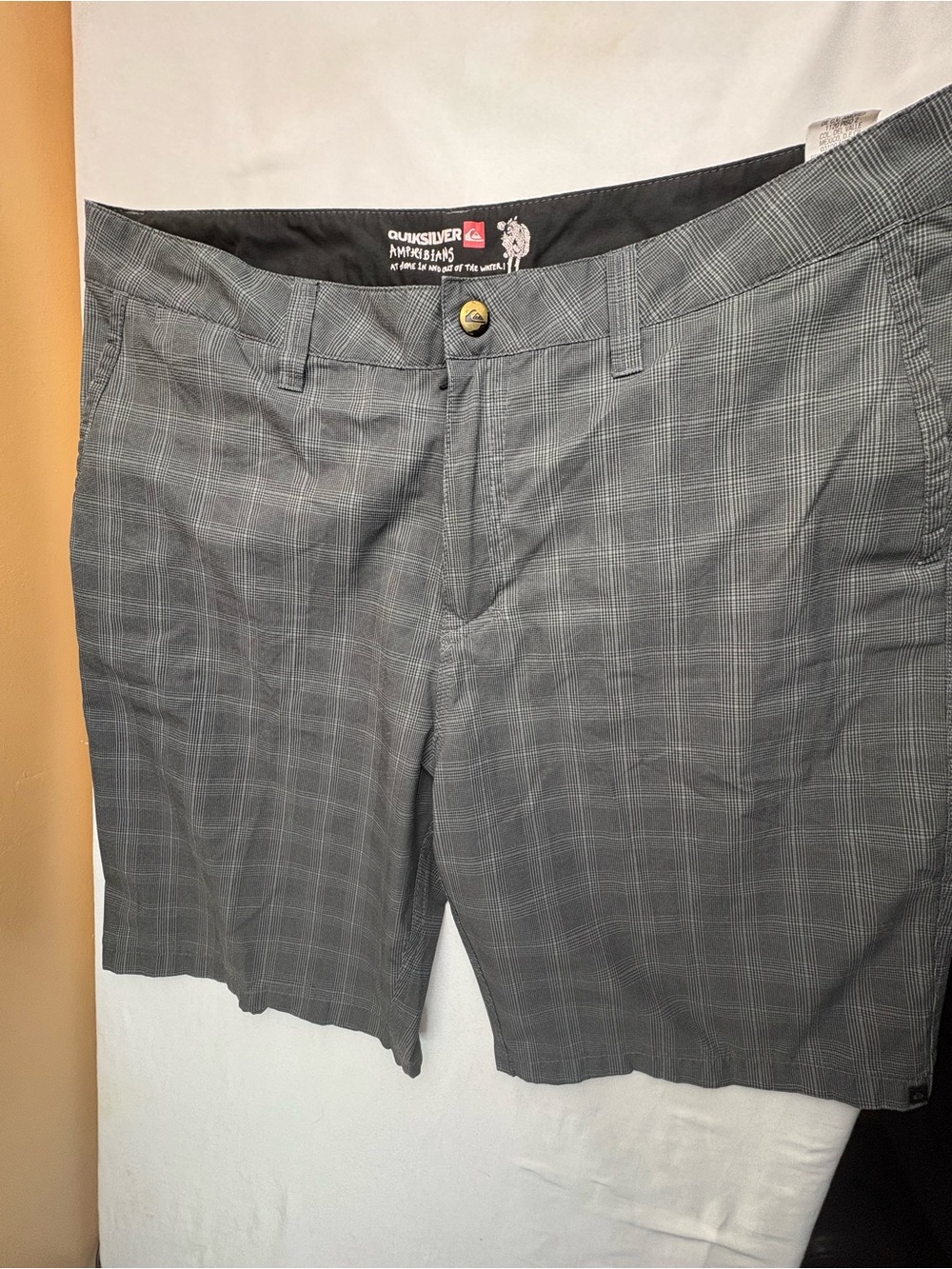 Quiksilver Men's Gray Plaid Casual Flat-Front Shorts